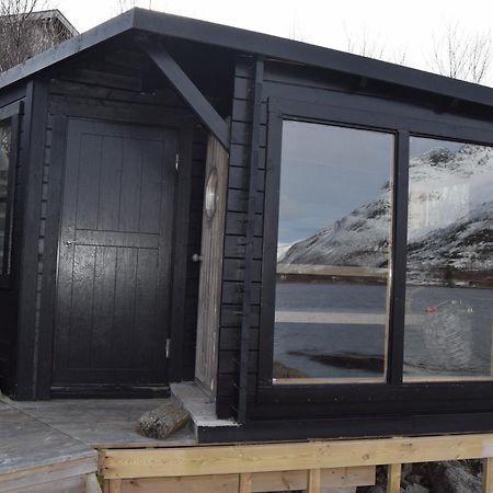 Nydelig Hytte Med Fantastisk Beliggenhet Ved Sjoen Villa Laupstad Exterior foto