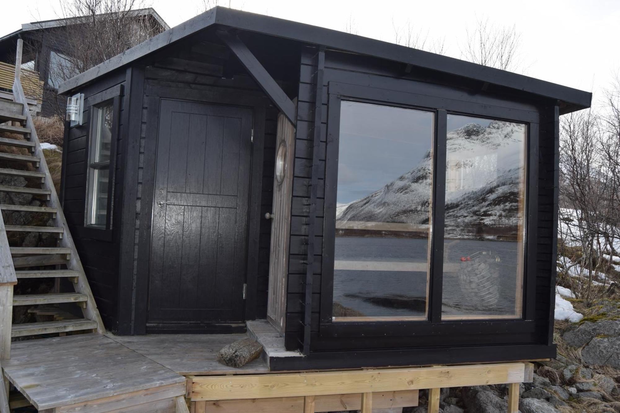 Nydelig Hytte Med Fantastisk Beliggenhet Ved Sjoen Villa Laupstad Exterior foto